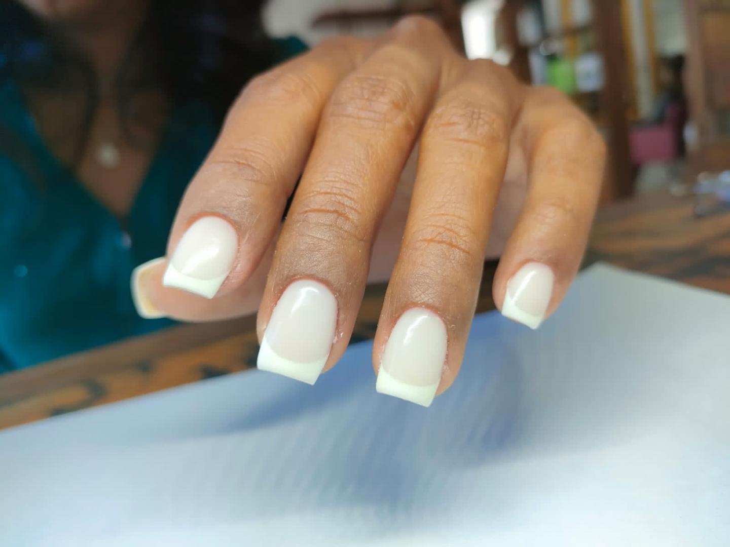 Manucure et Pédicure, Pierrefonds